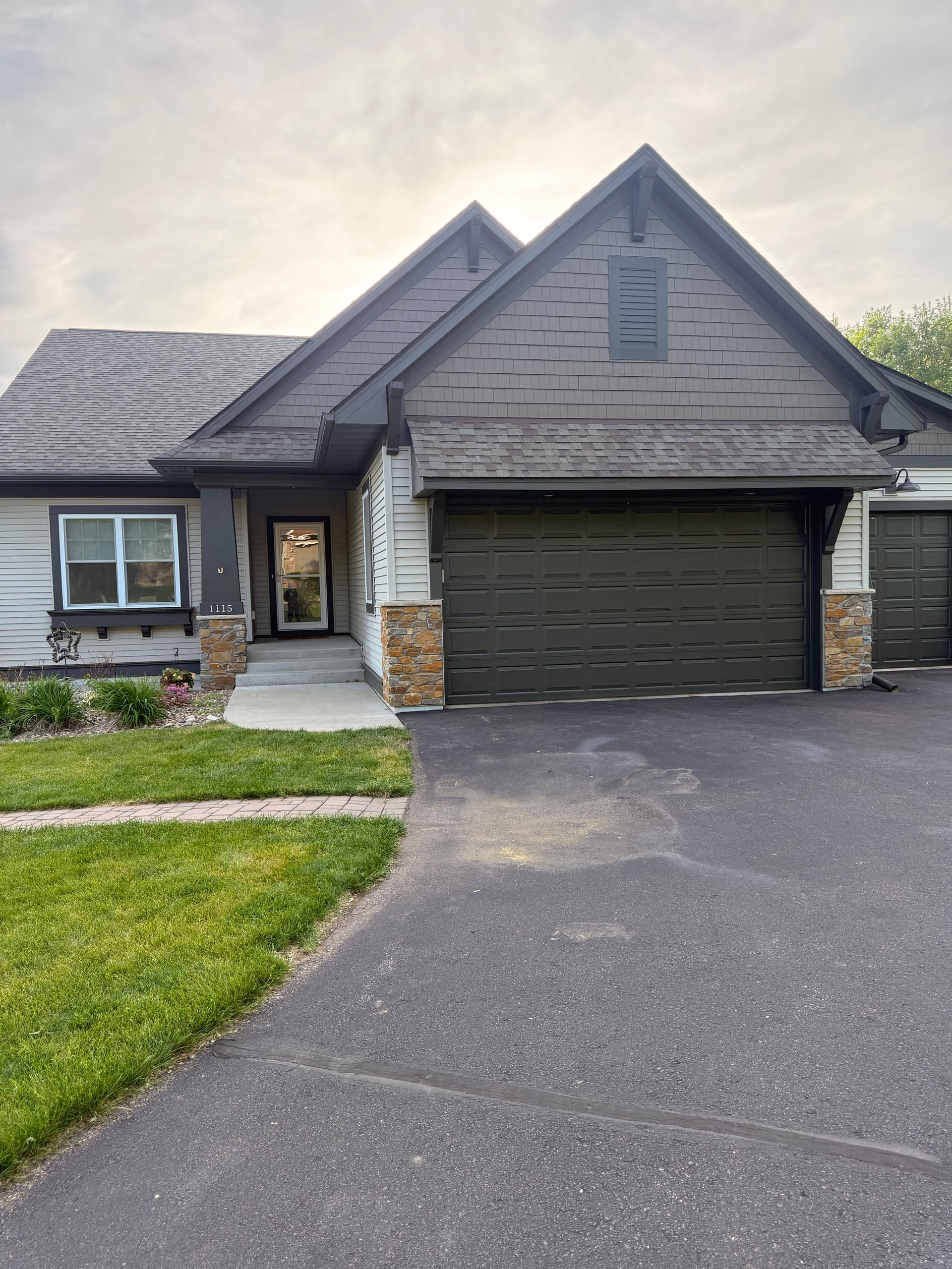 Gallery photos for Fresh Trim Paint Changes Everything on This Home Exterior: Image #2